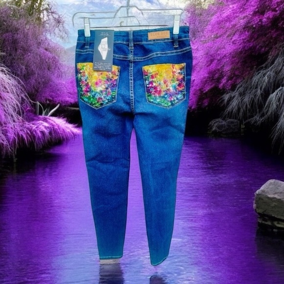 NWT! Blue Age Denim Collection Young Women Hand Painted Jeans Juniors 7 - Picture 8 of 10